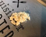 Une image de l'étape 2 de Champignons de paris à la crème d'ail et persil.