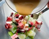 Foto del passaggio 4 della ricetta Polpo e porro con vinaigrette al miso 🇯🇵🥢🐙