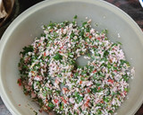 Foto del paso 1 de la receta: Albóndigas rellenas de jamón y pimiento con aros de cebolla