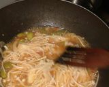Foto langkah ke 3 dari resep Jamur enoki spicy simpel.