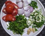 A picture of step 1 of Green garlic chutney.