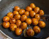 Foto langkah ke 1 dari resep Telur Puyuh Kecap simple.