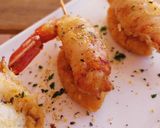 Foto del paso 9 de la receta: Brocheta de gamba rebozada en fideo de arroz y quenelle de patatas revolconas