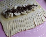 Foto langkah ke 2 dari resep Choco banana Strundel.