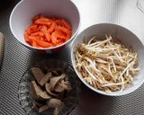 Foto langkah ke 1 dari resep Tumis tauge wortel bakso.