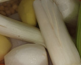 Foto del paso 1 de la receta: Caldo de pollo con verduras olla gm