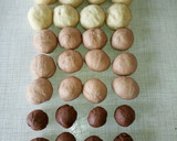 A picture of step 3 of Leopard print bread.