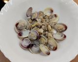 Foto del paso 3 de la receta: Lomos de merluza con almejas (económica)