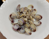 Foto del paso 3 de la receta: Lomos de merluza con almejas (económica)