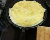 Foto del paso 3 de la receta Tortilla de💠 patatas rellena💠de queso 🍴🍻