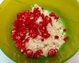 Foto langkah ke 2 dari resep Cumi tepung lada garam.