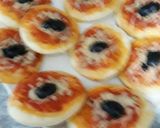 A picture of step 4 of Mini Pizza.