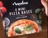 A picture of step 1 of Personalise your Own Pizza #uwehallslife.