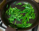 A picture of step 3 of Chinese chives omelet.