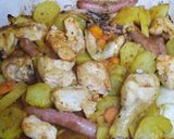 Foto del paso 3 de la receta: Pollo al horno con longanizas, patatas y zanahorias