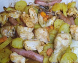 Foto del paso 3 de la receta: Pollo al horno con longanizas, patatas y zanahorias