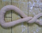 Foto langkah ke 6 dari resep Soft Pretzel.