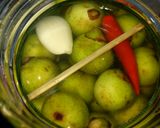 Hình bước làm 2 của món Quả Sung Muối Chua Giòn