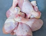 Foto del paso 1 de la receta Muslos de pollo en salsa de limón, azafrán y ajos tiernos