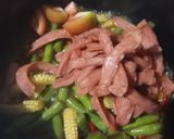 Foto langkah ke 3 dari resep Tumis jagung muda buncis sosis.