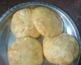 A picture of step 4 of Moong daal and matar kachori.