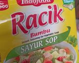 Foto langkah ke 2 dari resep Sayur Sop dengan Bakso dan Sosis Bumbu Racik.