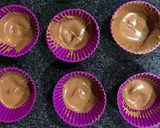 Foto del paso 2 de la receta: Chocolates rellenos de mantequilla de maní y arequipe