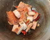 Foto langkah ke 2 dari resep Daging Perut Salmon Pedas 🌶🌶🌶.