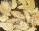 Foto del paso 6 de la receta: Chicharrón de Pescado con Puré de Espinaca