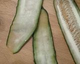 Foto del paso 1 de la receta Rollitos de pepino aguacate y pimiento