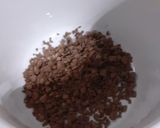 A picture of step 1 of Milk coffee with whipping cream.