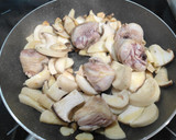Foto del paso 1 de la receta: Jamoncitos al ajillo con boletus
