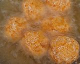 Foto langkah ke 4 dari resep Bola-bola Labu Kuning Goreng.
