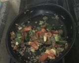 Foto del paso 3 de la receta: Omelette relleno de arroz con verduras y carne