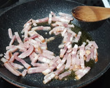 Foto del paso 2 de la receta: Pescadilla y judías verdes con tomate y bacon