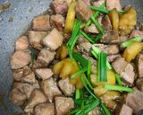 Hình bước làm 2 của món Cá ngừ kho thơm