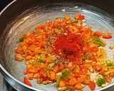 A picture of step 4 of Masala macaroni.