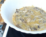 Foto del paso 5 de la receta: Tortilla de hongos y cebolla
