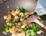 Foto langkah ke 4 dari resep 374. Cah Brokoli Jamur Udang.