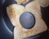 Foto langkah ke 3 dari resep Butter Garlic Egg Toast.