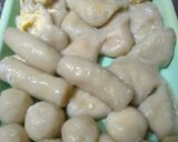 Foto langkah ke 6 dari resep (661) pempek dos (tanpa ikan) isi telur dan keju.
