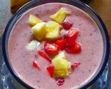 A picture of step 3 of Strawberry oats shake.