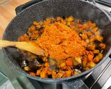 Une image de l'étape 16 de Dahl au curry jaune, légumes, cajous et gingembre au lait de coco.