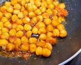 Foto del paso 4 de la receta: Ensalada de espinacas y garbanzos con sobrasada y miel