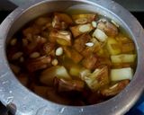 A picture of step 1 of Echor er Torkari or Echor er Dalna (Kathal ki Sabzi).