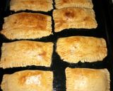 A picture of step 3 of Pup pastry meat pie.