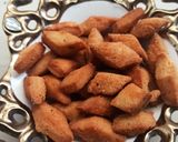खुसखुशीत शंकरपाळी (shankarpali recipe in marathi) रेसिपी स्टेप 7 फोटो 