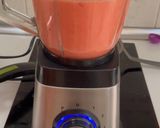 A picture of step 1 of Salmorejo Cordobés.