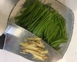 薑絲炒水蓮的食譜步驟1照片