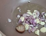Foto langkah ke 2 dari resep Tumis Jamur Kancing Buncis.